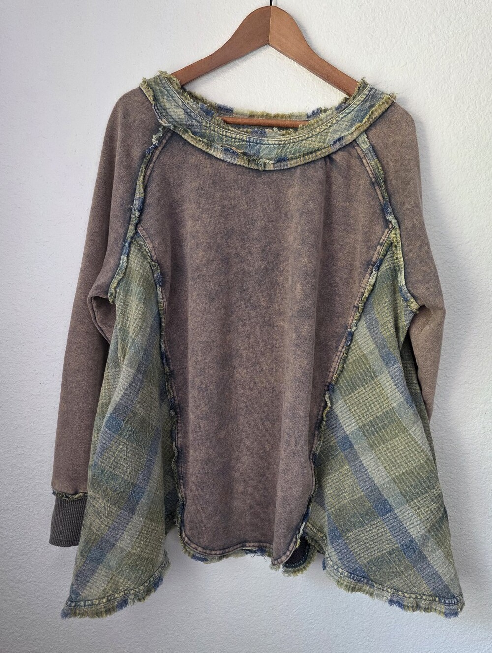 Oli and Hali oversized sweathshirt, Size Small